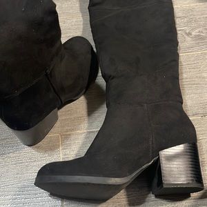 Heeled boots
